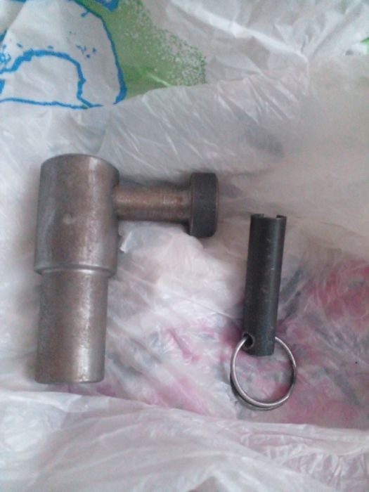 Замок вінтовий токарний новий