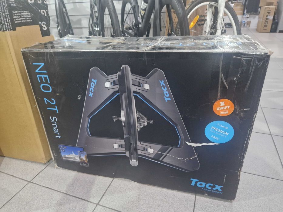 Rolo Tacx NEO 2T com bicicleta tamanho M