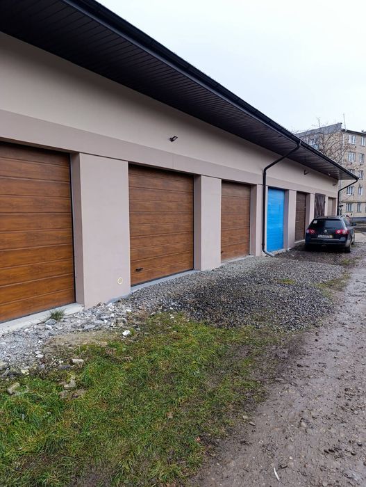 Продається гараж + підсобне приміщення  по вулиці Січових Стрільців