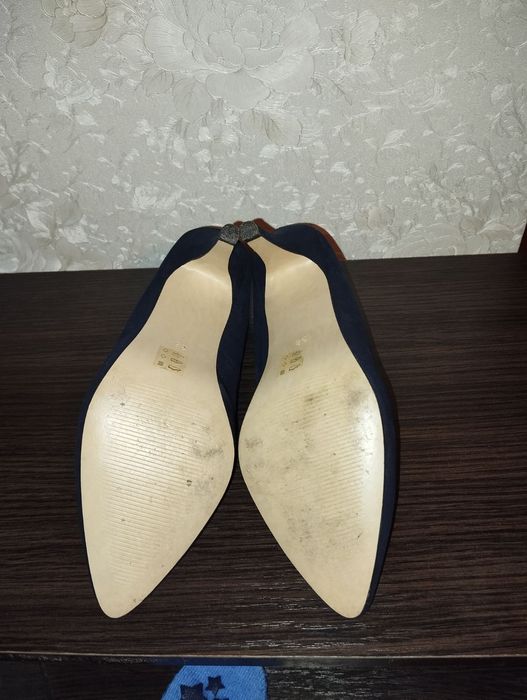 Жіночі туфлі.   .