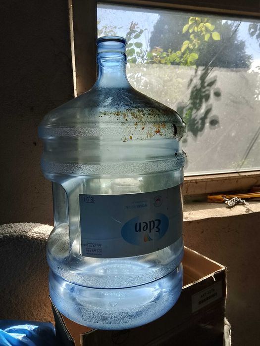 Pusta butla Woda Eden 18,9l na wino piwo zaprawy z rączką
