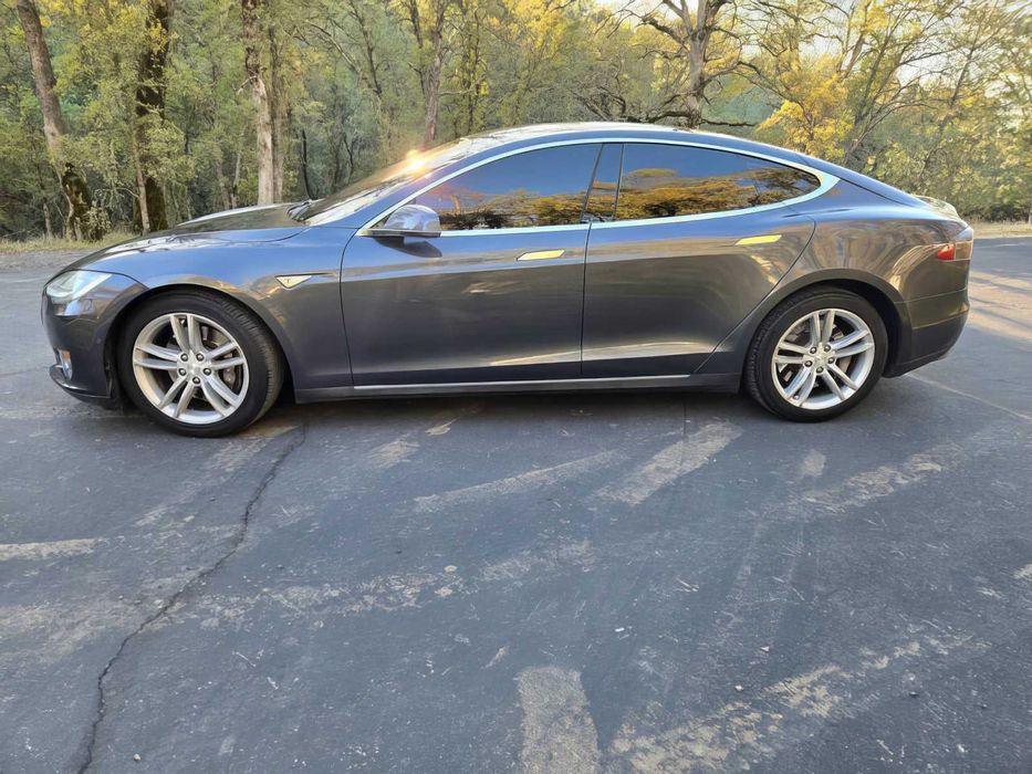 Tesla Model S 60      2014