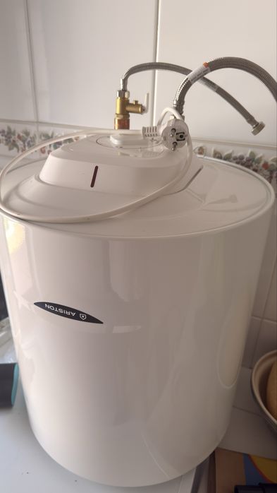 Termoacumulador Ariston BLU 1B 50L – Apenas 1 mês de uso