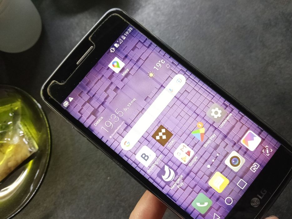 Telefon LG  K8 niesprawny