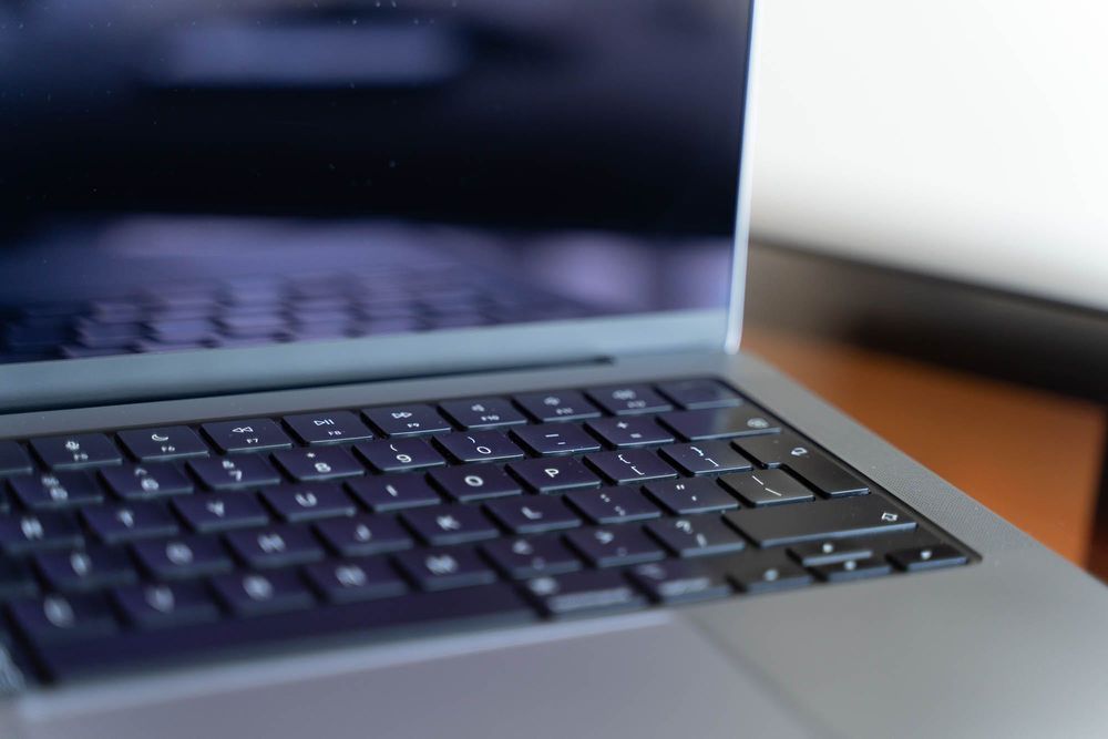 MacBook Pro 14 cali M1 Pro 16 GB RAM 512GB SSD