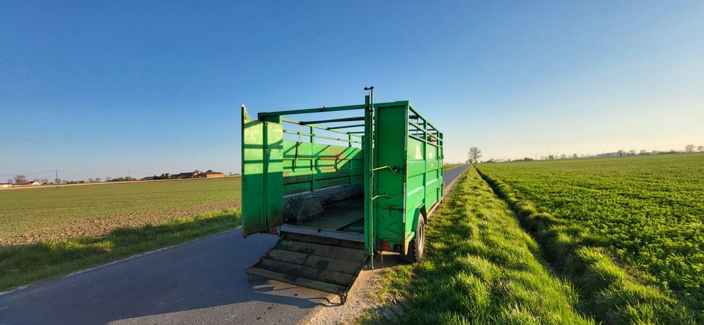 Przyczepa do transportu zwierząt