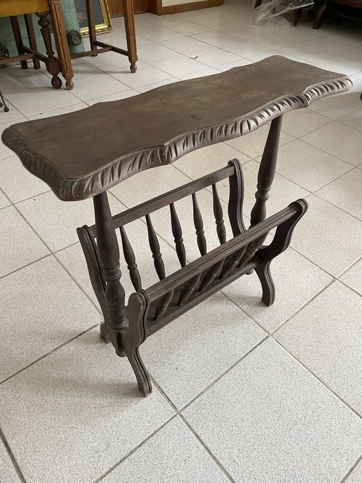 Mesa de apoio para revistas