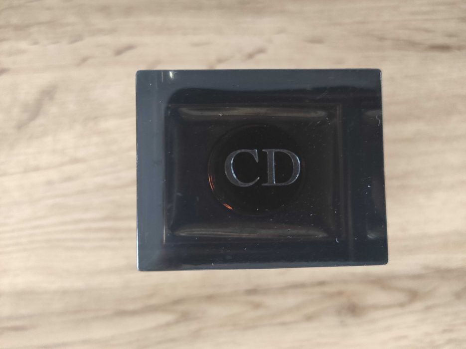 Pusta butelka po męskim perfumie