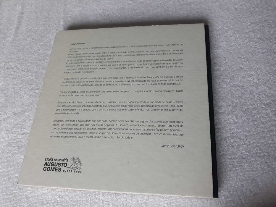 Livro "Auto Retrato da Escola Secundária Augusto Gomes"