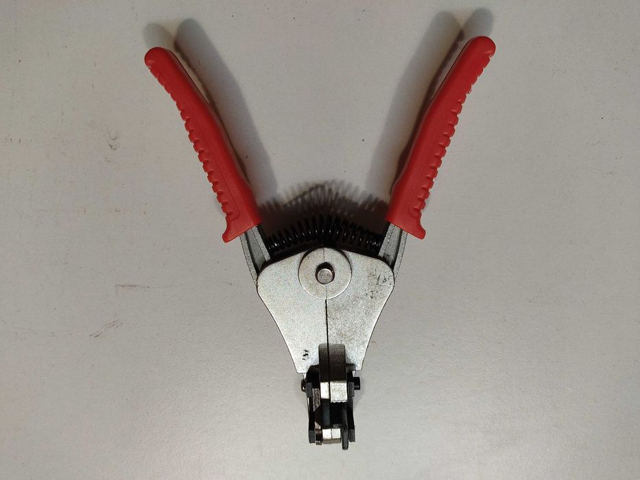 Стрипер, зачистка проводов .