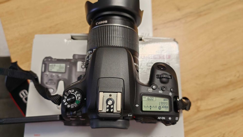 Camara Canon 77D como nova