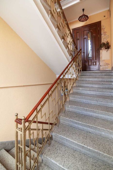 Оренда окремої будівлі. 360кв.м. 10сот. вул. Херсонська. 2000$/міс.