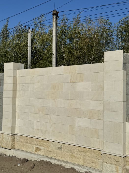 Фасаднвя плита из натурального камня.