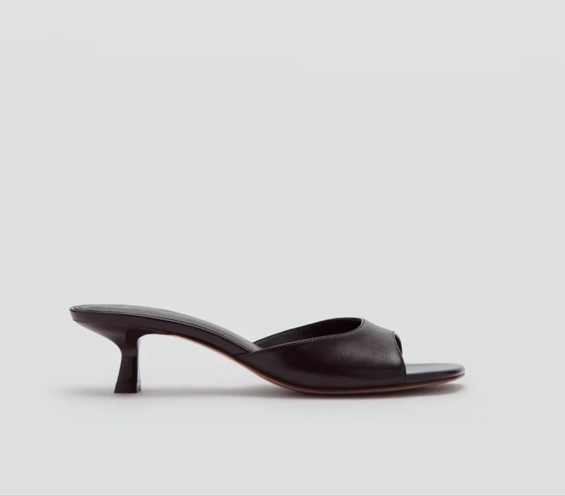 Шльопанці коричневі kitten heel від Mango