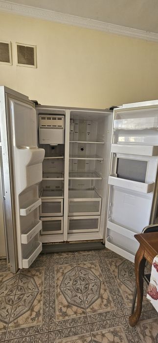 Двухкамерный холодильник Samsung RS21FLSG