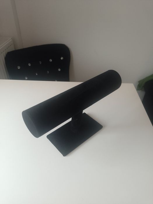 Stojak na bransoletki czarny welurowy