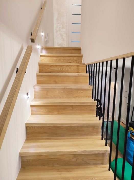 Schody drewniane na beton / jesionowe lakierowane Gotowe na 02.2026