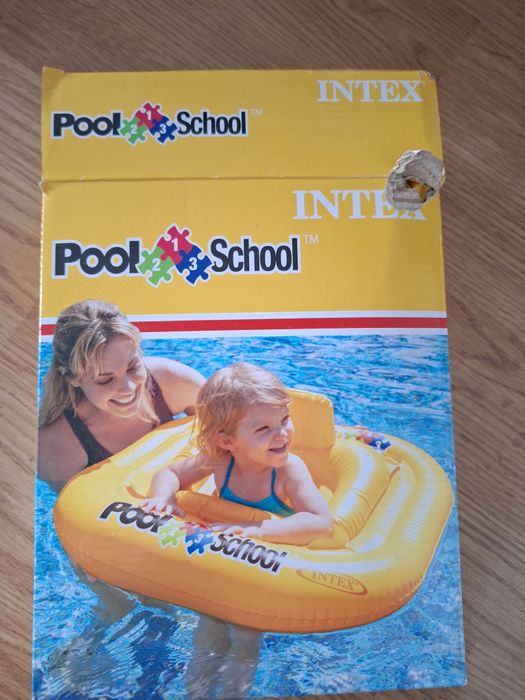 Kółko do pływania dla niemowląt firmy pool school
