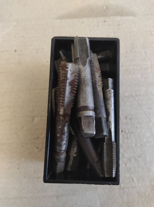 Метчики слесарные