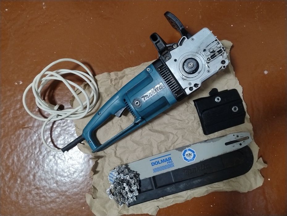 Электропила Makita UC4001