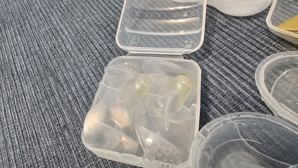 Накладки на груди, ніблери