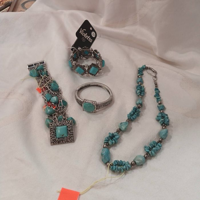 Излелия с бирюзой