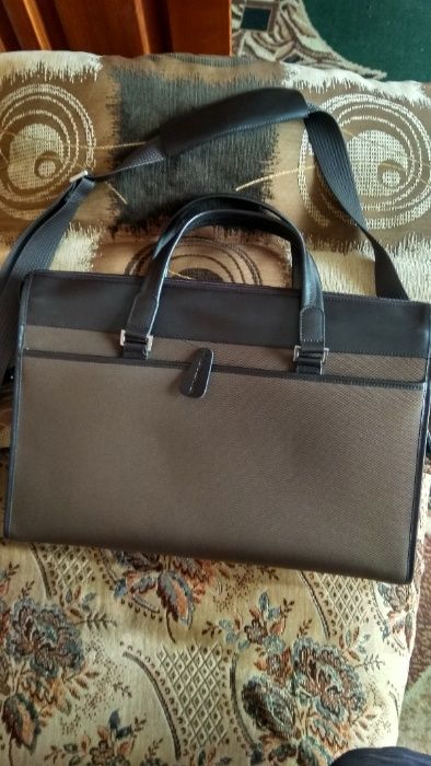 Фірмова сумка - портфель від італійського бренду "Blunauta"