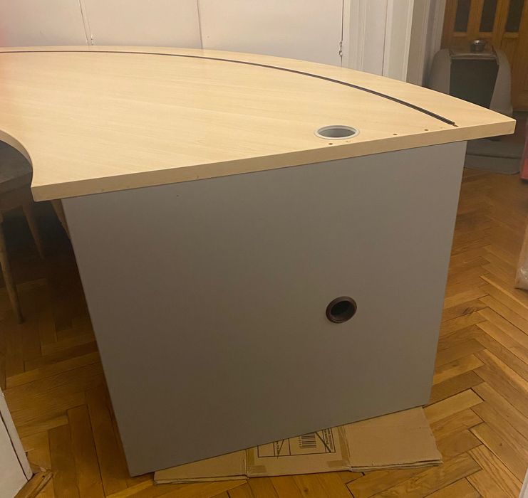 Okazja wielkie Biurko, Recepcja zaokrąglona