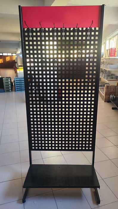 Estante expositor metálico