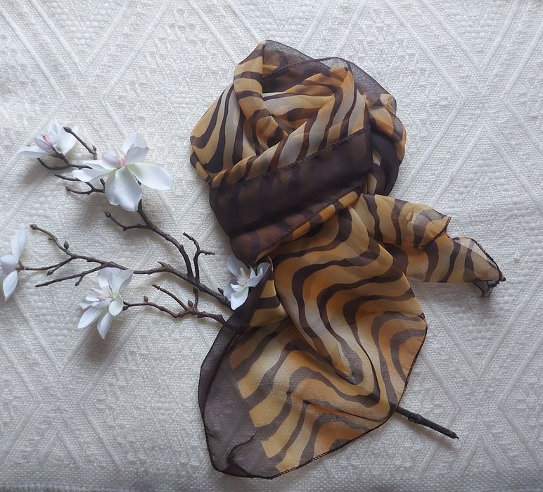 Wiosenny szal w zwierzęcy print