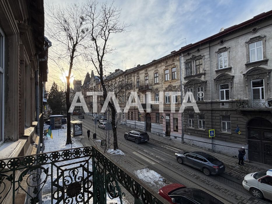 Австрійський будинок, вул. Чупринки, 25 - 4-кім квартира з двором