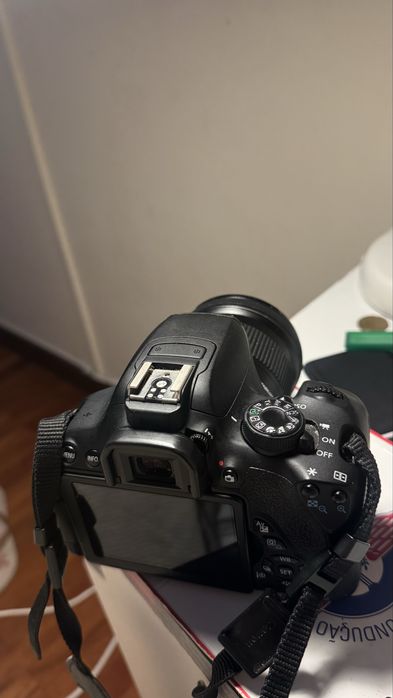 Camera EOS 700D