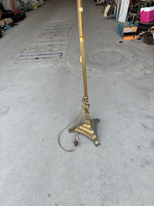 Stara ładna stojąca lampa mosiadz abarzur materiał
