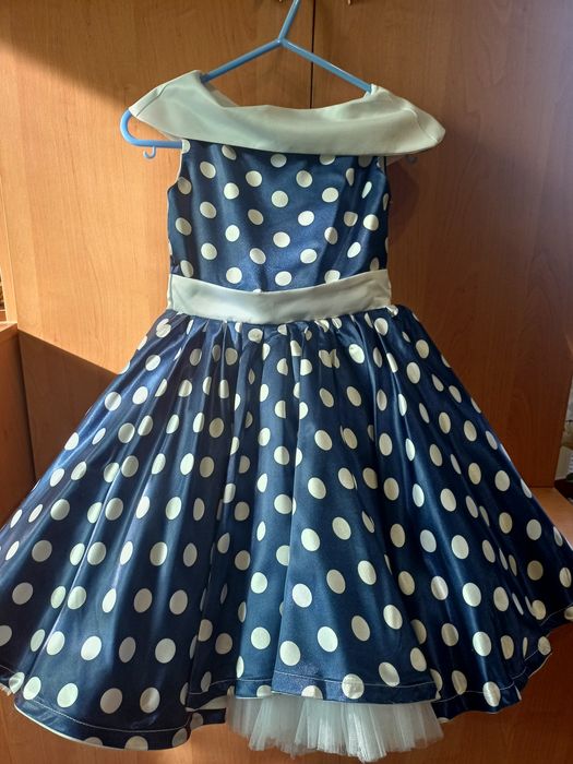 Праздничное платье на девочку 5-6 лет