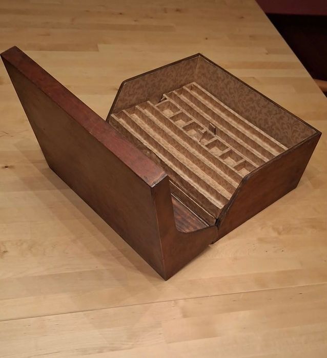Caixa de joias- adaptacão de uma Antiga caixa de arquivo em madeira,