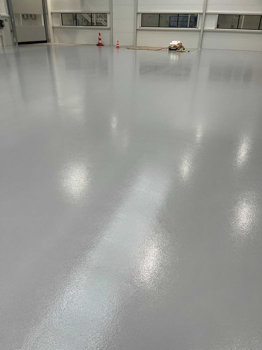 Posadzki żywiczne Epoksydowe Poliuretanowe garaż, hale, korytarze
