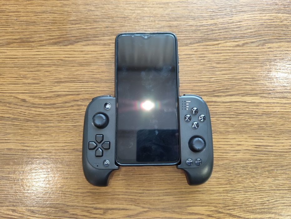 Беспроводной геймпад для телефона Saitake