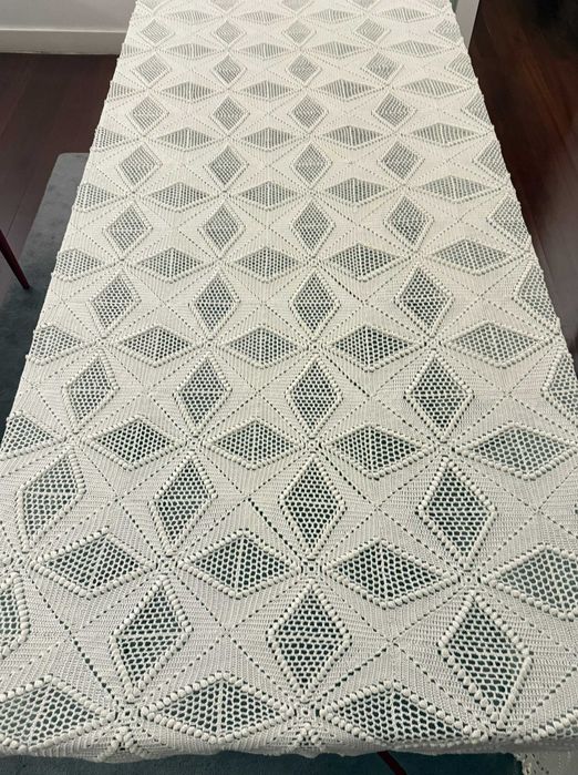 Toalha de mesa em linho e crochet