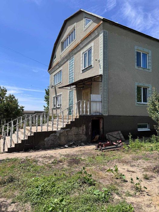 Продаж надійного будинку у передмісті Хмельницького