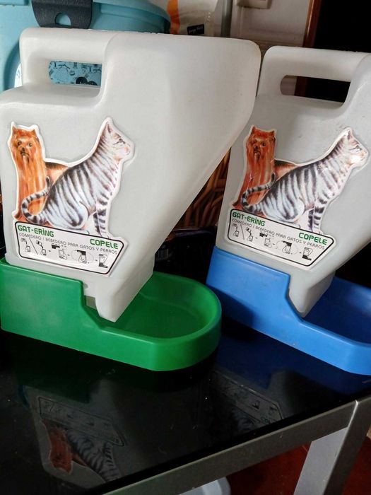 Comedouro/Bebedouro para Gato Dois
