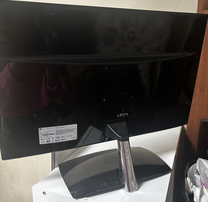 Vendo pc fixo (torre, ecrã e teclado)