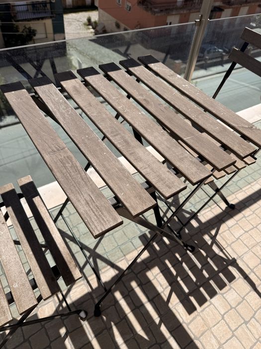 Mesa e cadeiras exterior