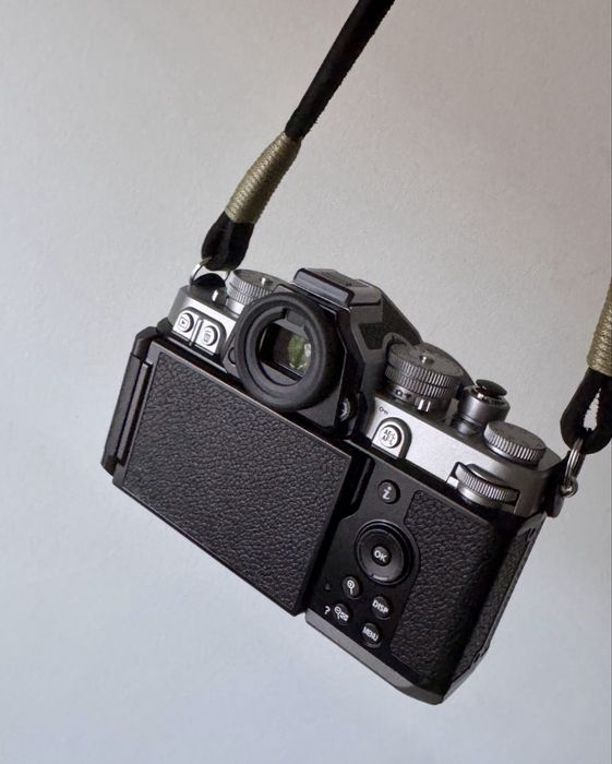 NIKON ZF Silver / Como Nova