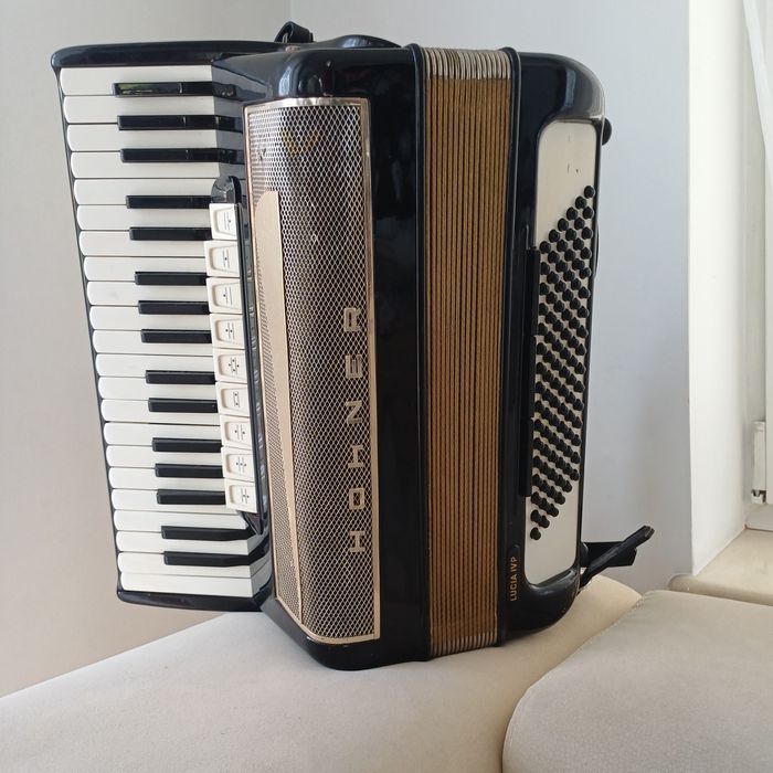 Akordeon Hohner Lucia 4p 96 basów