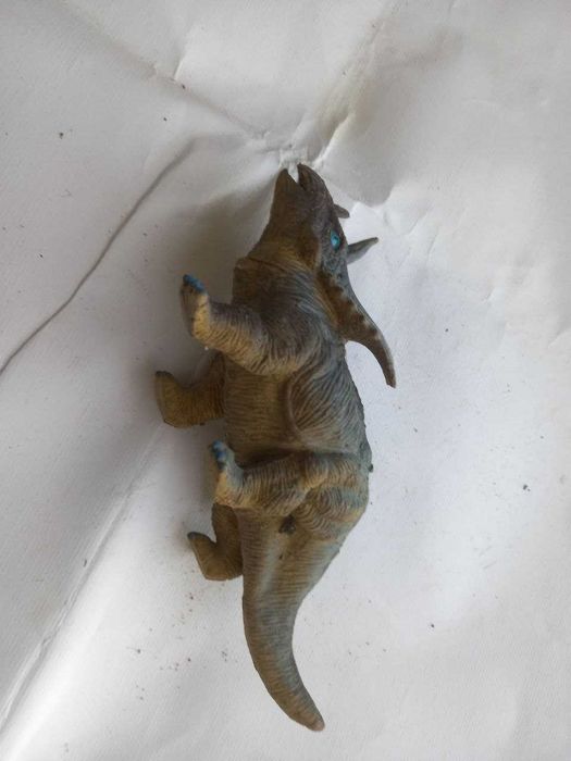 Boneco Dinossauro triceratops
