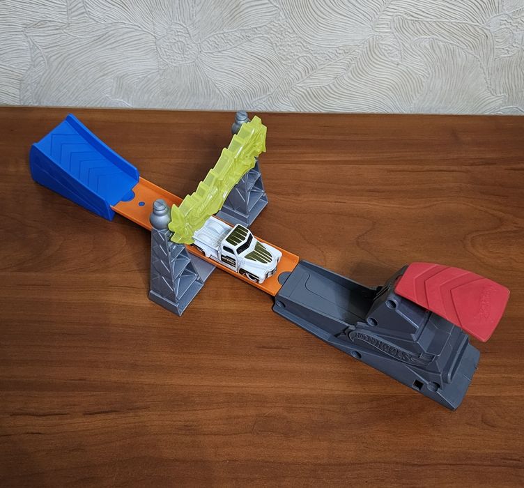 Трек Hot Wheels Електрична вежа