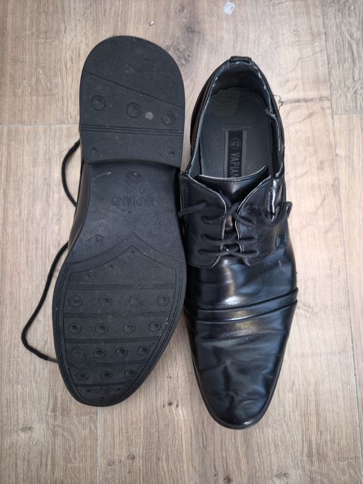 Buty do garnituru