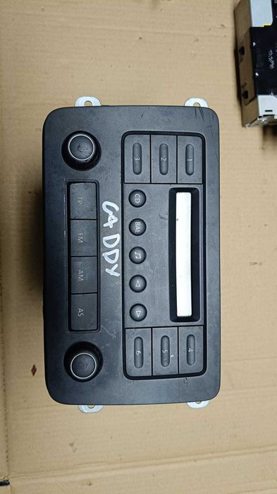 Volkswagen Caddy MK3 radio fabryczne