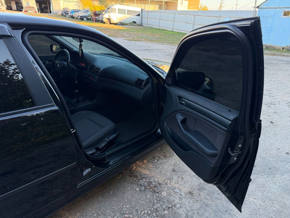 BMW E46 318i.