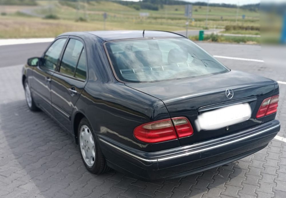 Mercedes-Benz E210 elegance